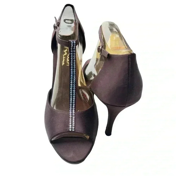 THE TOUCH OF NINA CHOCOLATE BROWN HEELS •SIZE 9.5•BEAUTIFUL RHINESTONE DETAILS• - Picture 7 of 10